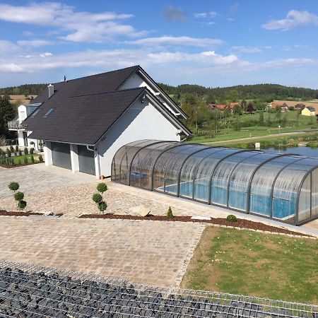 Landhaus Ferienwohnungen Mit Pool Und Wellness Neukirchen-Balbini エクステリア 写真