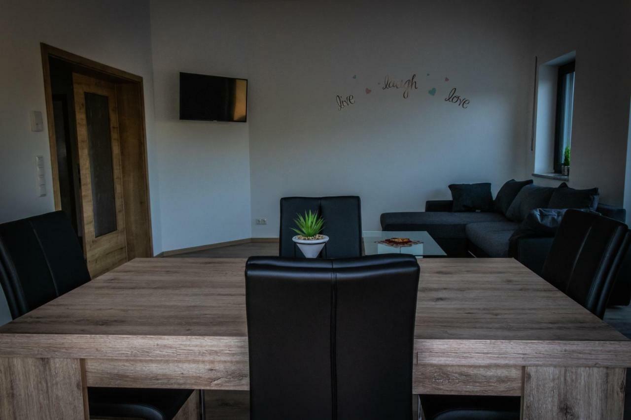 Landhaus Ferienwohnungen Mit Pool Und Wellness Neukirchen-Balbini エクステリア 写真