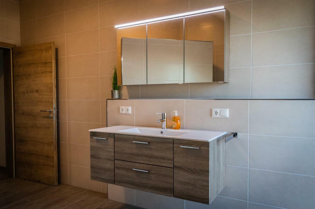 Landhaus Ferienwohnungen Mit Pool Und Wellness Neukirchen-Balbini エクステリア 写真