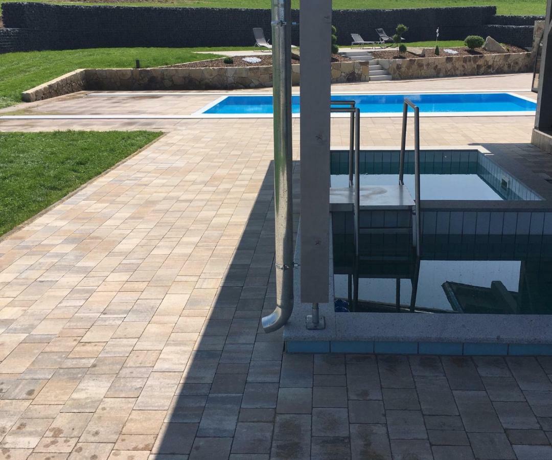 Landhaus Ferienwohnungen Mit Pool Und Wellness Neukirchen-Balbini エクステリア 写真