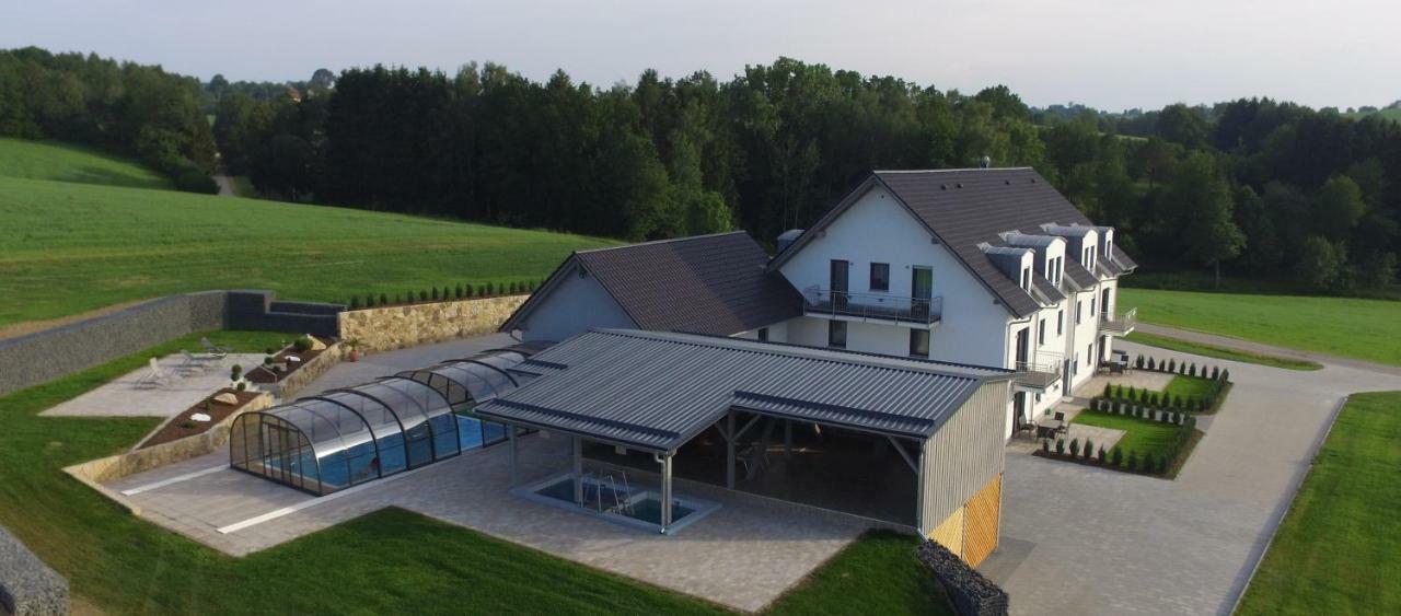 Landhaus Ferienwohnungen Mit Pool Und Wellness Neukirchen-Balbini エクステリア 写真